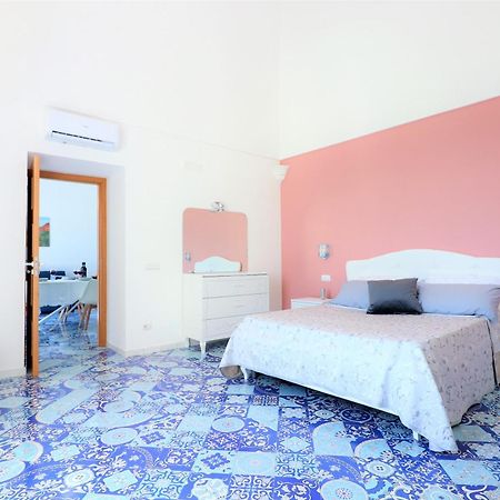 Mary'S Apartments - De Vivo Realty マッサ・ルブレンセ エクステリア 写真