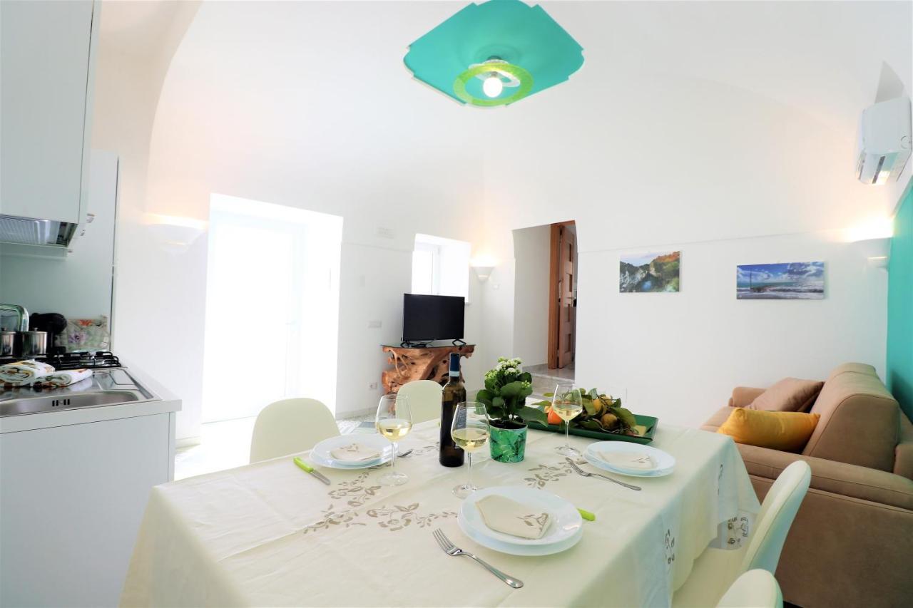 Mary'S Apartments - De Vivo Realty マッサ・ルブレンセ エクステリア 写真