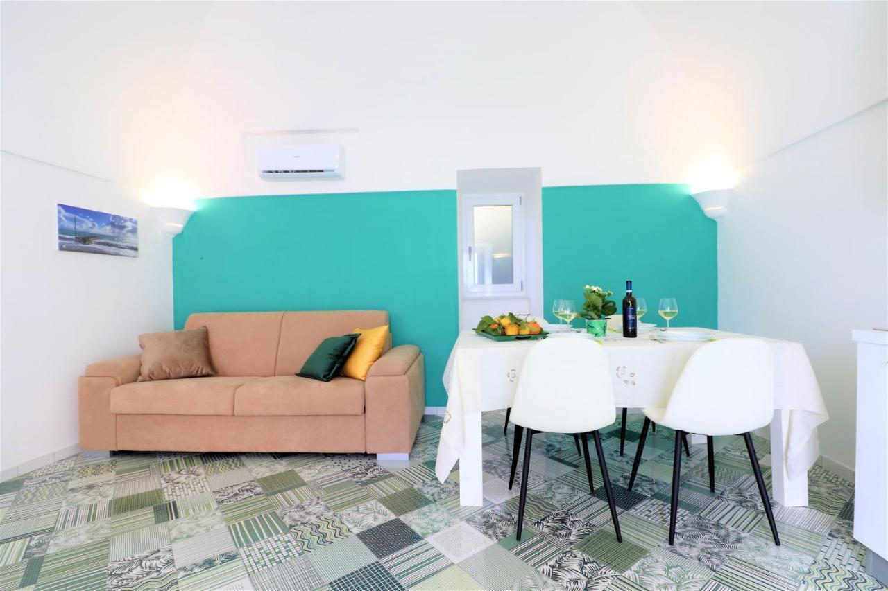 Mary'S Apartments - De Vivo Realty マッサ・ルブレンセ エクステリア 写真
