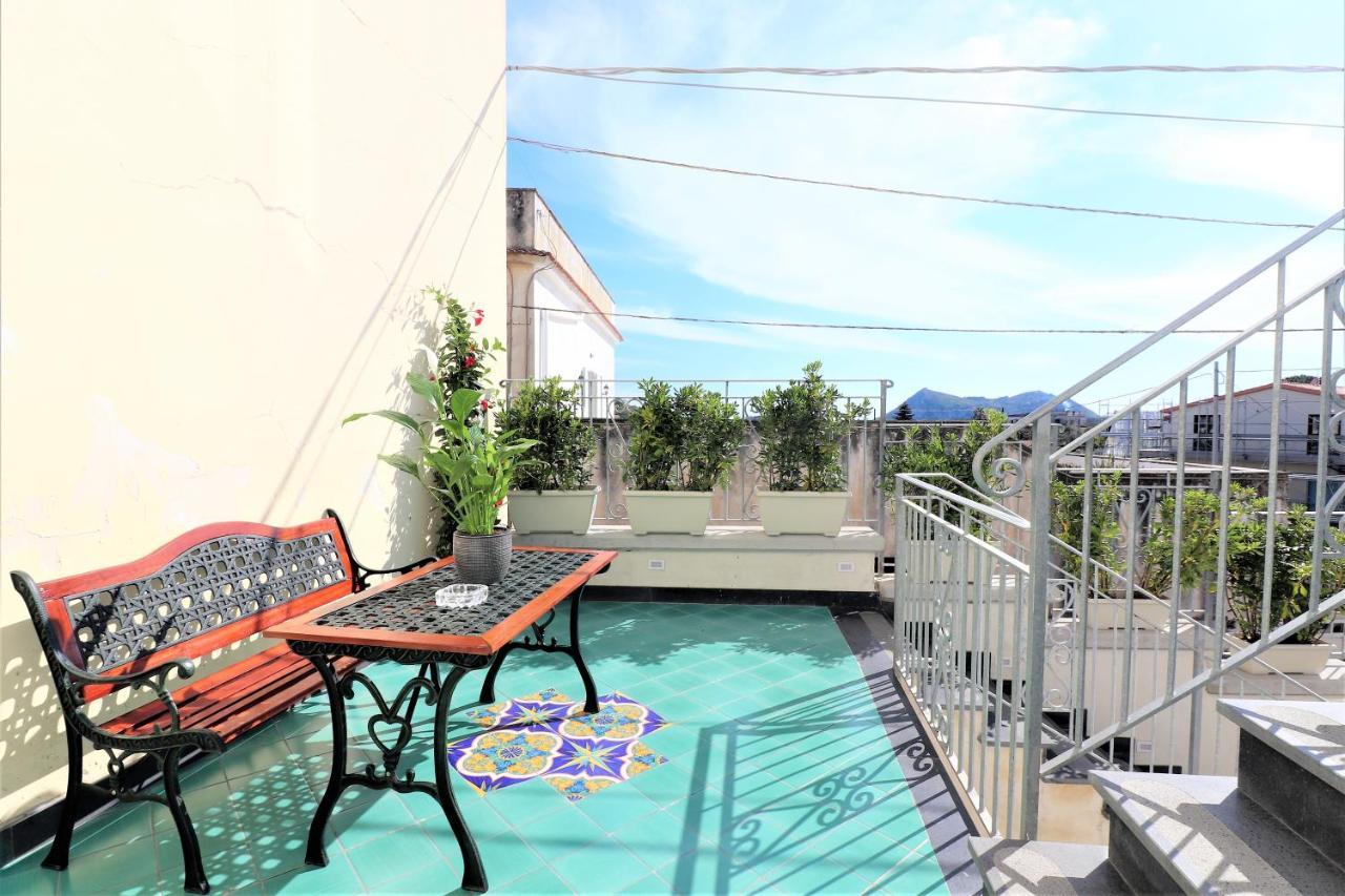 Mary'S Apartments - De Vivo Realty マッサ・ルブレンセ エクステリア 写真