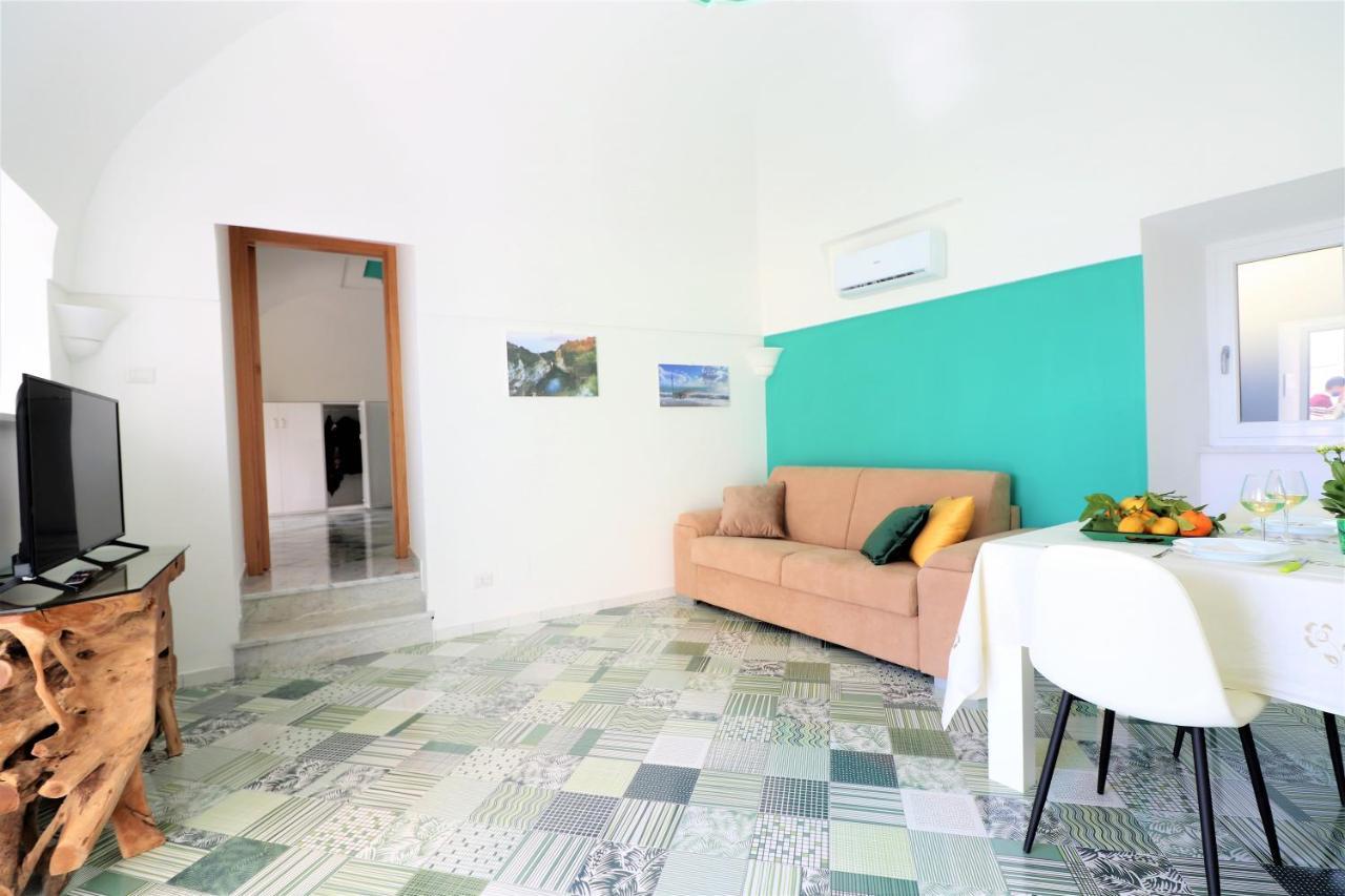 Mary'S Apartments - De Vivo Realty マッサ・ルブレンセ エクステリア 写真