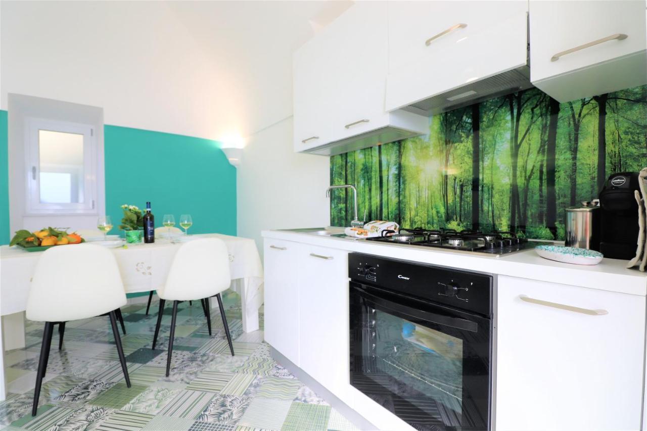 Mary'S Apartments - De Vivo Realty マッサ・ルブレンセ エクステリア 写真
