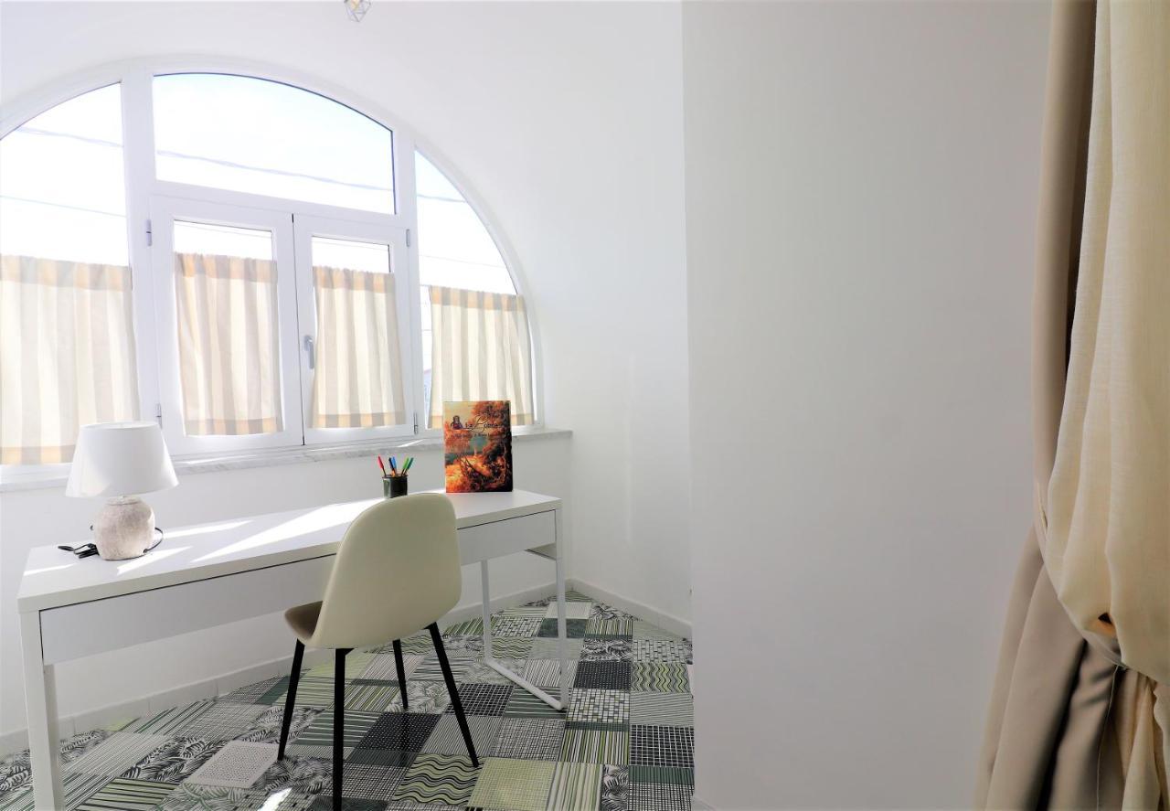 Mary'S Apartments - De Vivo Realty マッサ・ルブレンセ エクステリア 写真