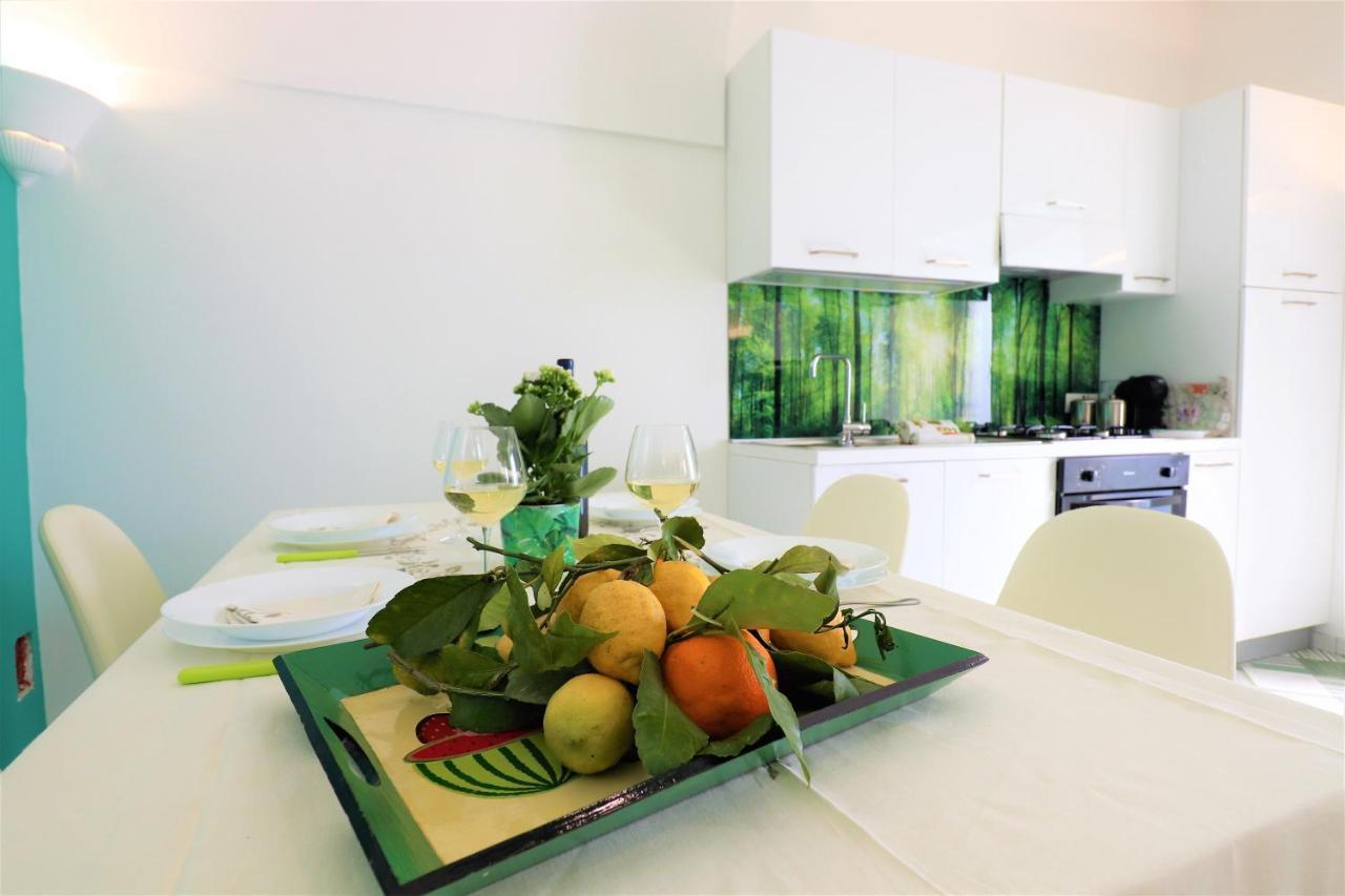 Mary'S Apartments - De Vivo Realty マッサ・ルブレンセ エクステリア 写真