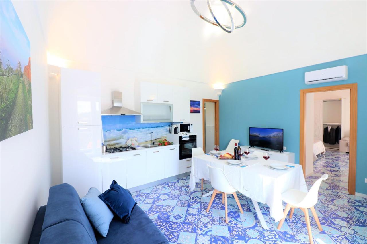 Mary'S Apartments - De Vivo Realty マッサ・ルブレンセ エクステリア 写真