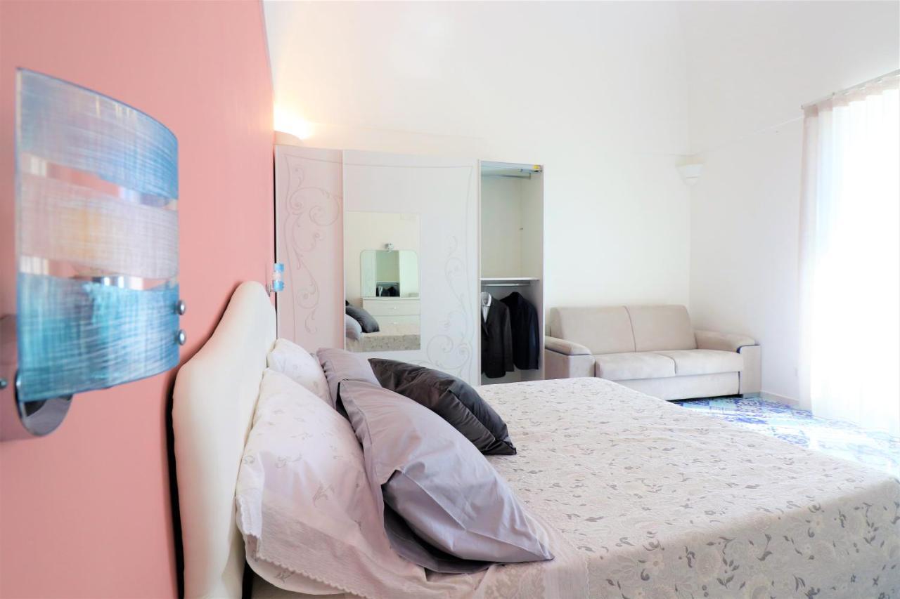 Mary'S Apartments - De Vivo Realty マッサ・ルブレンセ エクステリア 写真