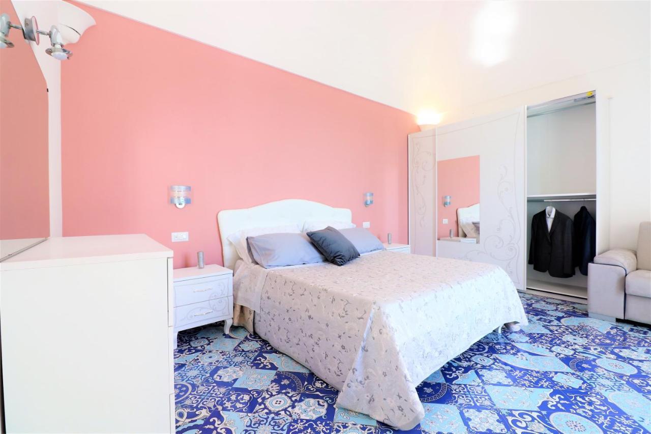 Mary'S Apartments - De Vivo Realty マッサ・ルブレンセ エクステリア 写真