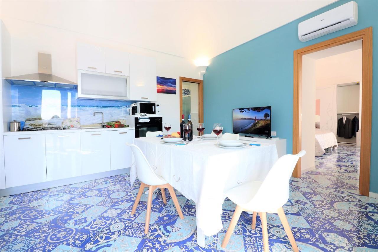 Mary'S Apartments - De Vivo Realty マッサ・ルブレンセ エクステリア 写真
